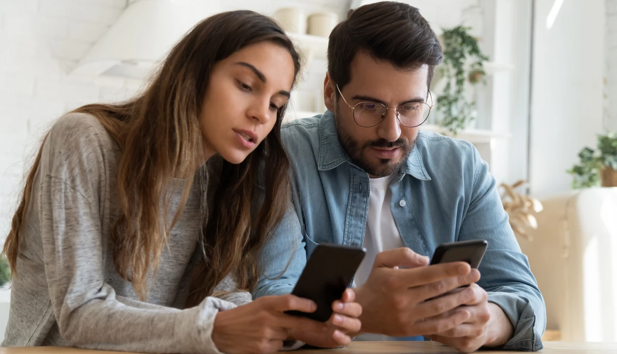 Healthy social media habits with mindful scrolling, screen breaks, fewer notifications, and a balanced digital lifestyle.